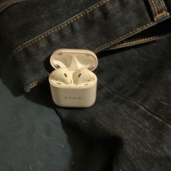 Apple 1st Gen Air Pods Used But Work Great Like New.