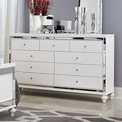 🔥GORGEOUS  Metallic White Dresser 👍FREE FINANCING AVAILABLE 👉 0️⃣ DOWN PAYMENT ❗NO CREDIT CHECK❗ 