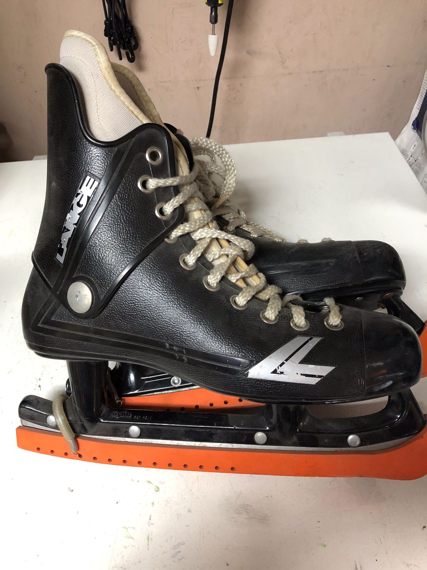 Lange Laser 5 men’s 10.5 size Hockey Skates $20