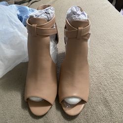 Nude/khaki Booties