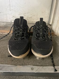 Under Armour Black/White size 8 Baseball Cleats