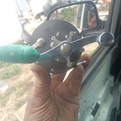 FISHING REEL 