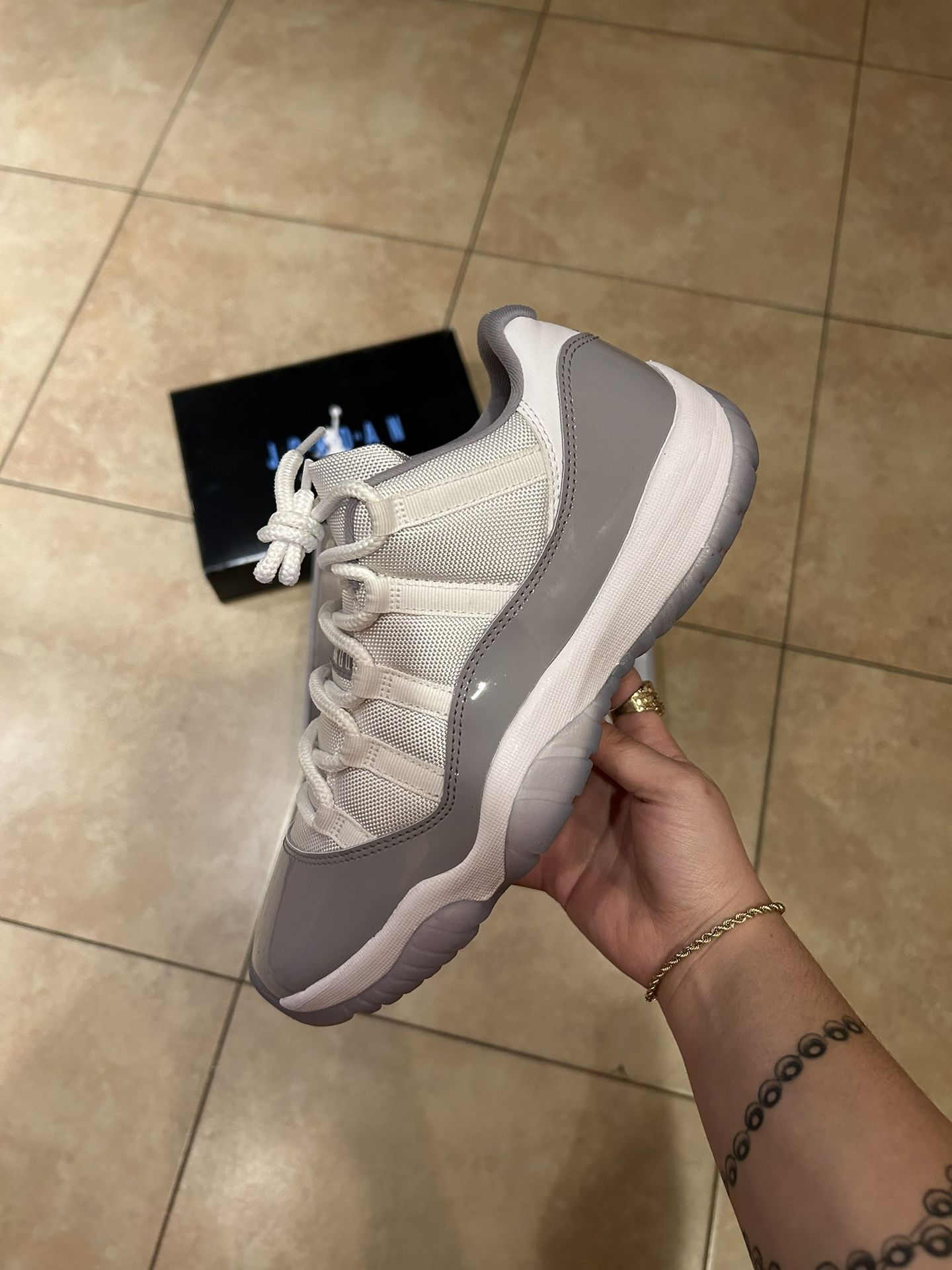 Jordan 11 Retro Low Cement Grey 