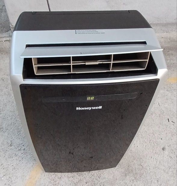 Honeywell Mn12ces 12,000 BTU. Blows COLD. Remote Included