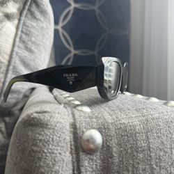 PRADA GLASSES ( no case )
