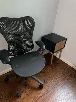 Herman Miller mirra2
