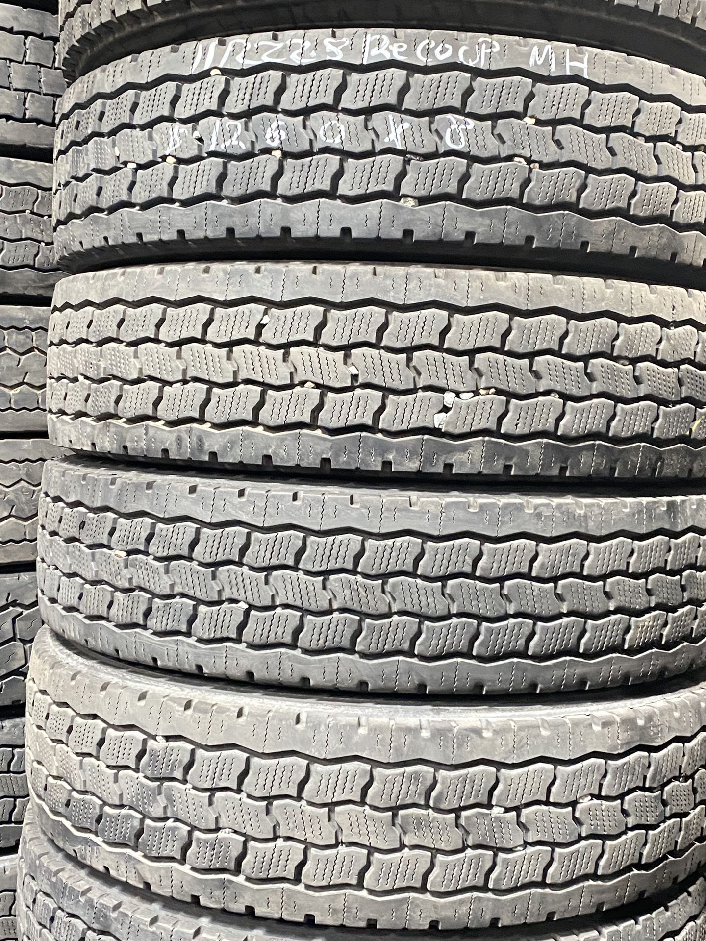 11R22.5 Michelin Recoup Set Of 8