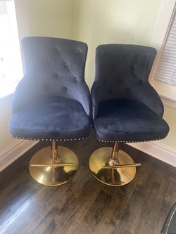 2 Bar Stools pick up in Berwyn 2 Sillas Jiratorias Recojer en Berwyn