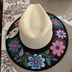Sombrero Con Flores Bordadas