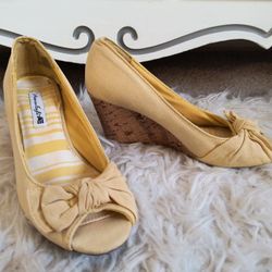 American Eagle peep toe Wedges. Size 7. Can also fit size 7.5 feet.