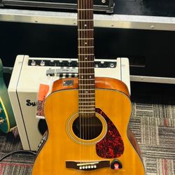 Yamaha FX 335 Acoustic Electric Guitar, only sell the guitar 