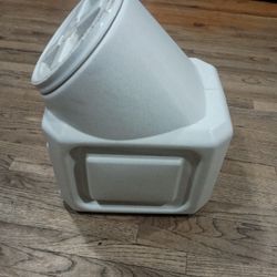 Pet Food Container