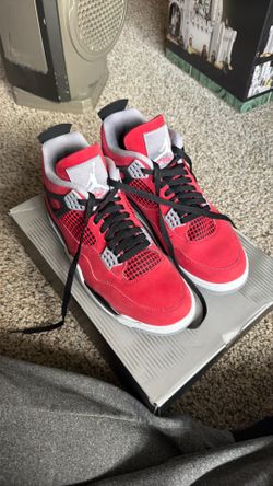 Air Jordan 4 Retro size 9