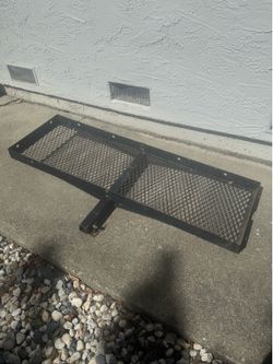 Trailer hitch carrier