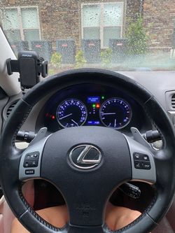 Lexus IS steering wheel
