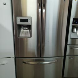 G/E Refrigerator French Door Stainless Steel Everything Works Good 