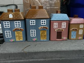 INTERNATIONAL HEARTLAND VILLAGE CANISTERS 4 NEW
