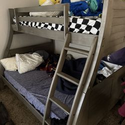 ***Bunk Bed / Twin Bed / Dresser ***