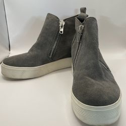 Steve Madden Women's Wedgie Sneaker in Grey Suede Size 7M USA