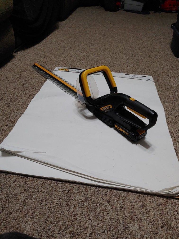 Yardworks 20" hedge Trimmer 20volts With Battery