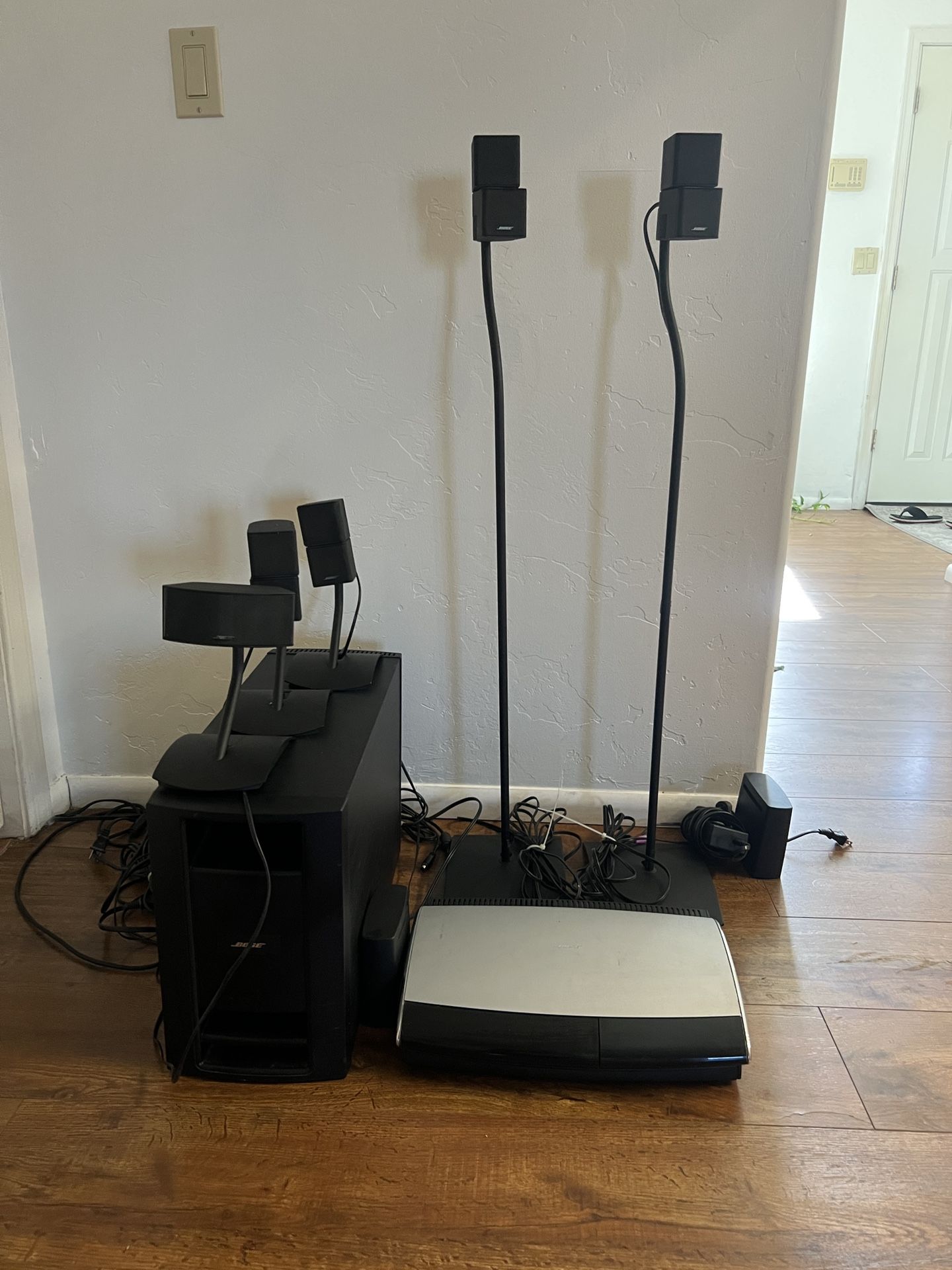 Bose 5.1 Surround Sound-Media Center