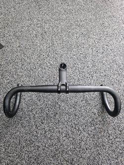 Bontrager Elite VR-C handle bars and stem