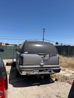 2005 Chevrolet Suburban( Parts only)