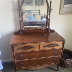 Dresser With Mirror 