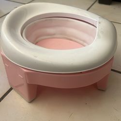 Toddler to go potty toilet