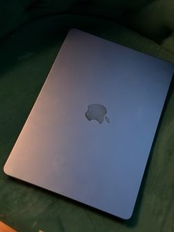 2022 Apple MacBook Air M2 - 8GB/256GB