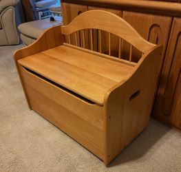Kidkraft wooden toy box excellent