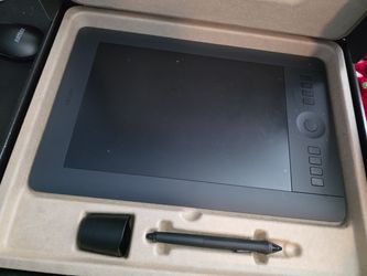 Wacom Intuos Pro Medium PTH-651 Drawing Tablet + Pen