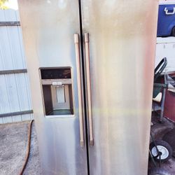 Refrigerator With Many Places 