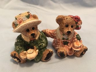 Boyd bear salt/ pepper shakers 7-E