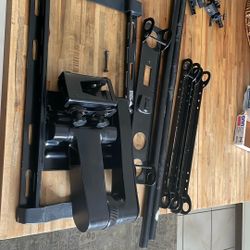 Full Motion Tv Mount Holds Up To A 75” Tv. SLF3 Wall Mount