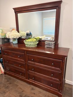 Solid Wood 9-Drawer Dresser with Mirror & Jewelry Storage