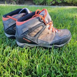 Hi-Tec Hiking Boots (Boys Size 5)