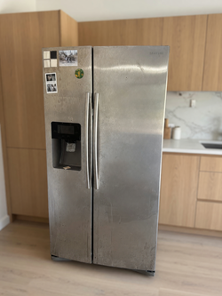 2017 Samsung RS25J500DSR Refrigerator – Good Condition, Extra Large Ice Maker - Houston, TX