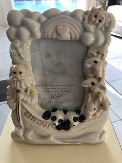 Lenox 3 1/2” X 5” baby photo frame
