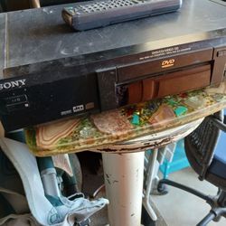 DVD/CD PLAYER/REMOTE CONTROL! MUST GO!