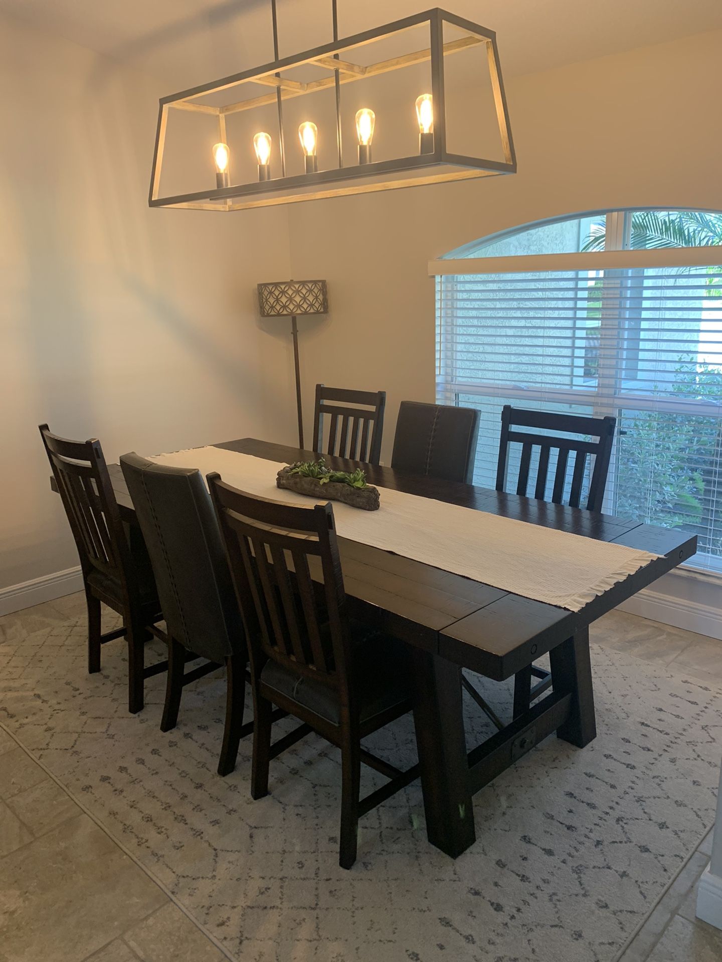 Haverty’s Dining Room Table