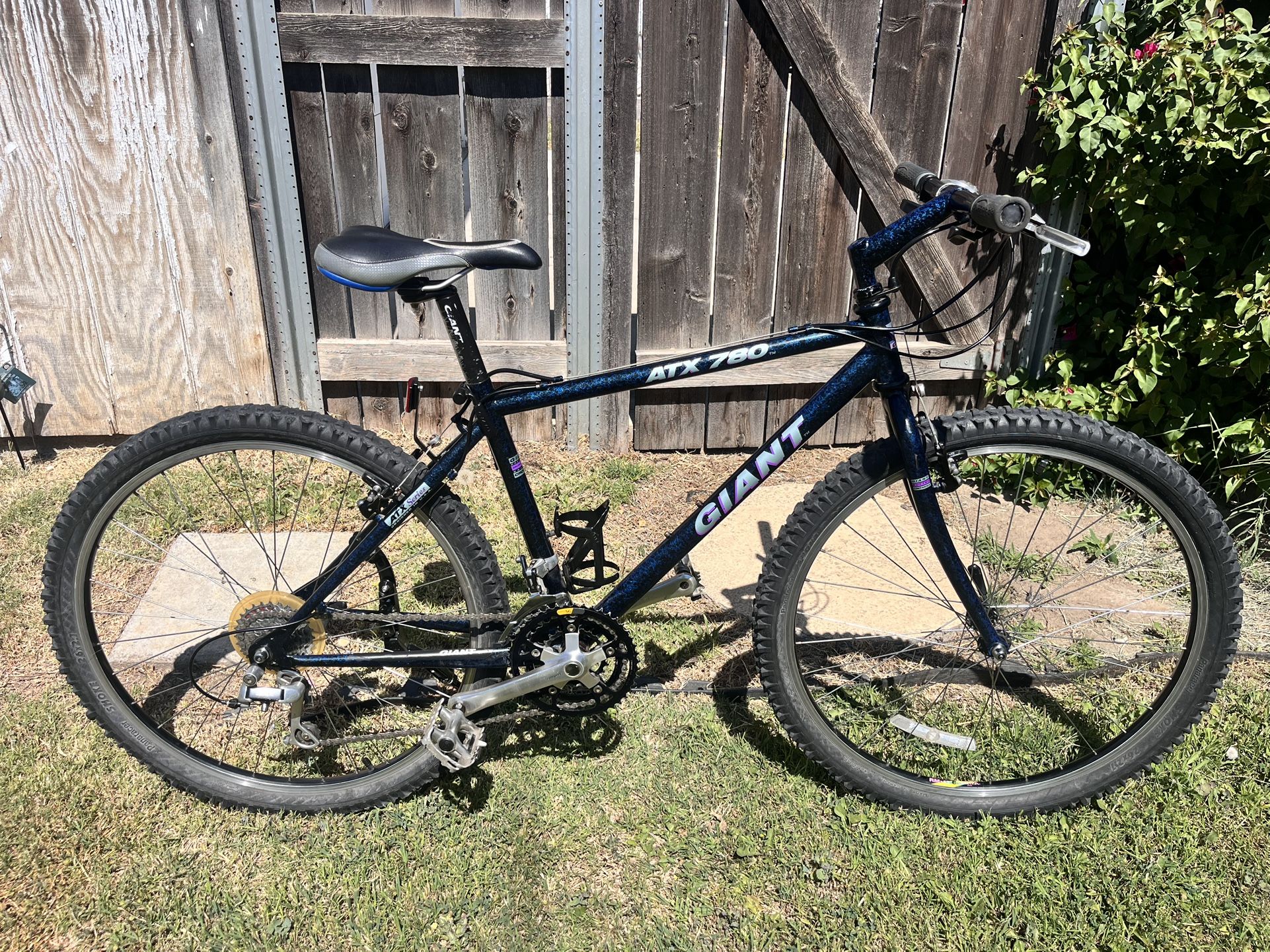 GIANT ATX 870 Mtn Bike