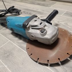 Makita Grinder  7" 