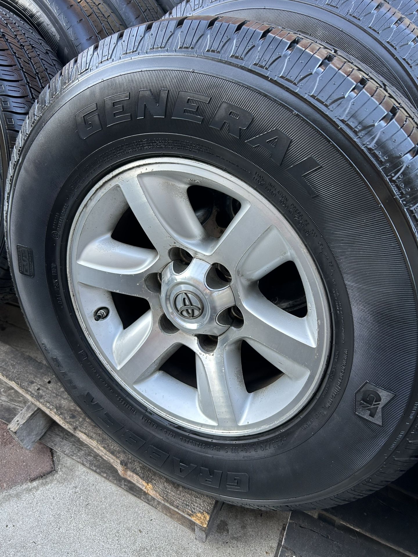 4- GENERAL GRABBER GT RADIAL