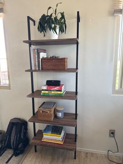 Wall mounted shelf