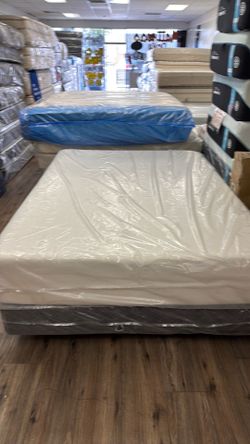 Queen size 12” Memory Foam mattress includes boxspring