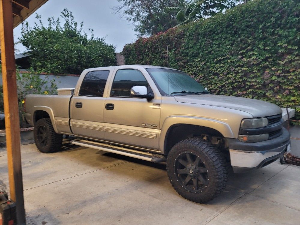 2002 Chevy Silverado 1500 HD Part Out
