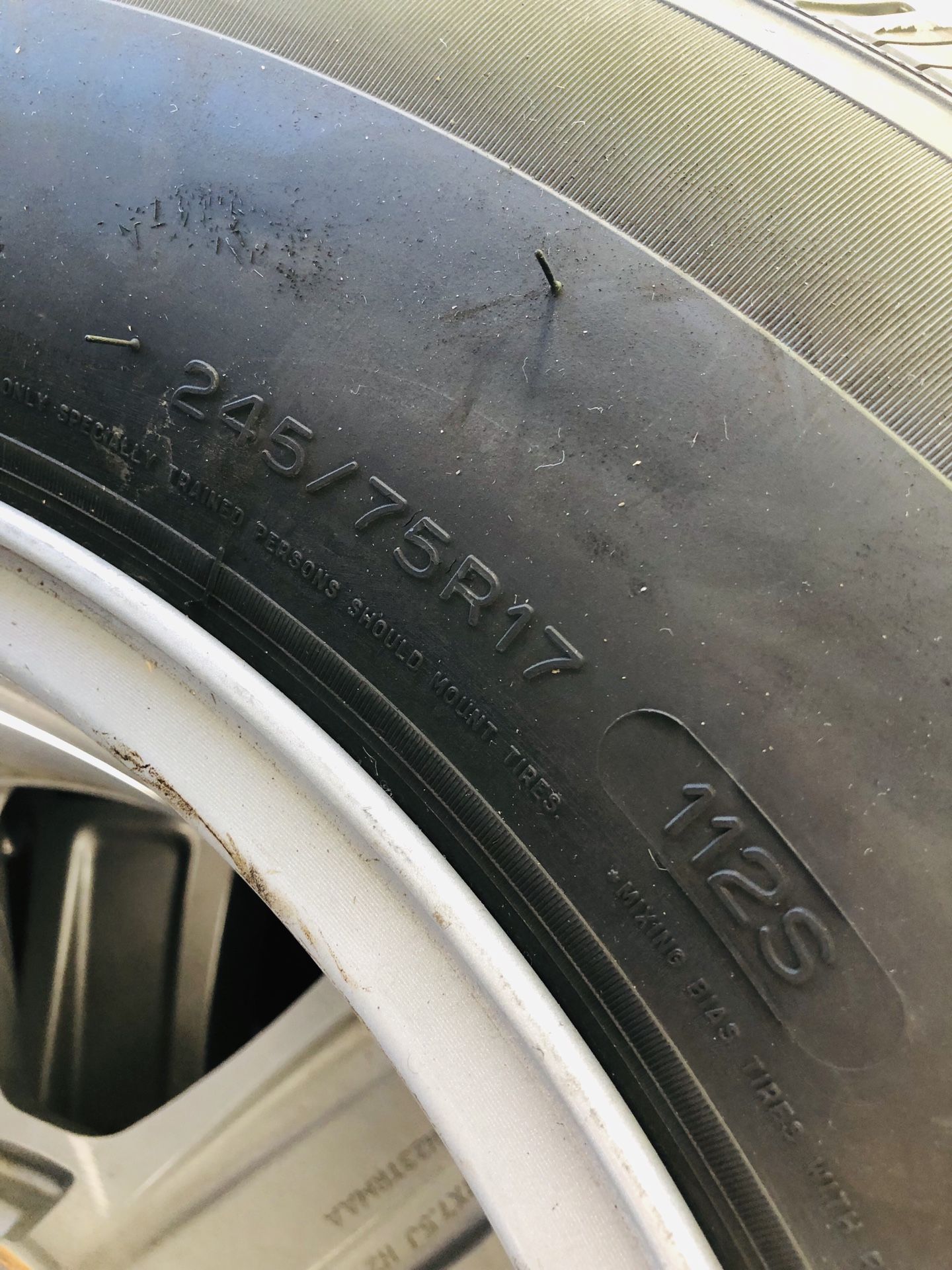 New Factory Jeep wheels and Tires 245/75R17. Set of 5