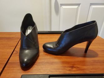 Nine West Botties Size 9