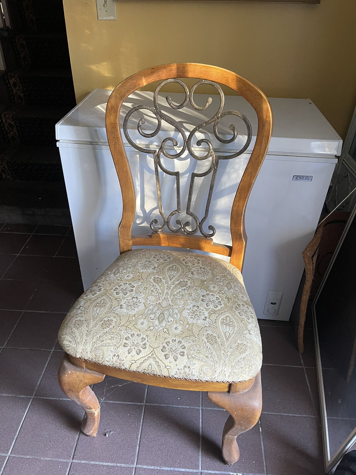 4 Solid Wood Sturdy Chairs 4 For $25